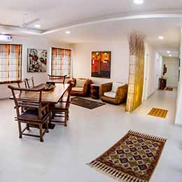 Dining Room: Contrasting non conformist colour scheme in the dining room at Concord Valley View Serviced Apartment